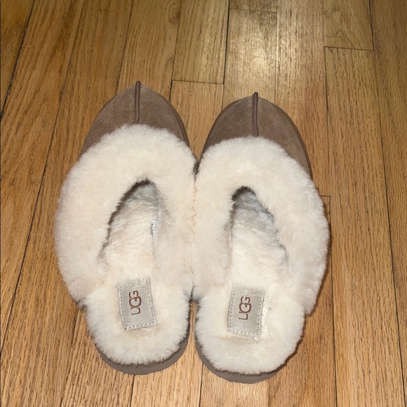 UGG Disquette Women’s Tan and Cream Sheepskin Slippers - Picture 2 of 9